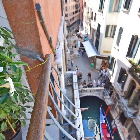 Ai Bareteri Luxury Canal View ヴェネツィア エクステリア 写真